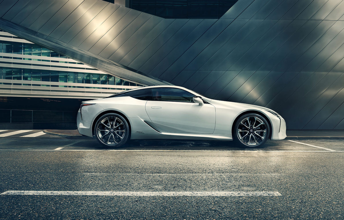 Lexus lc500h lateral