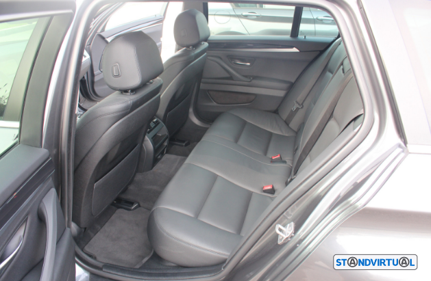 Interior traseiro do BMW serie 5