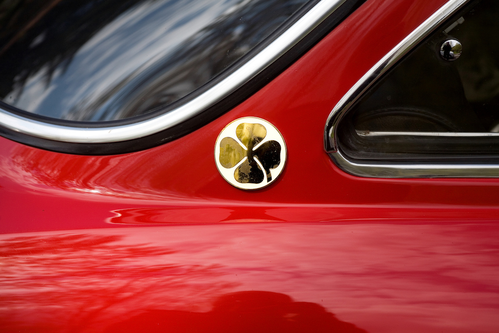 Qual o significado do trevo de quatro folhas da Alfa Romeo?