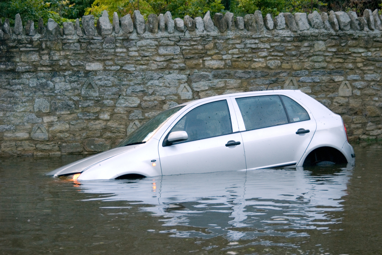carro inundado