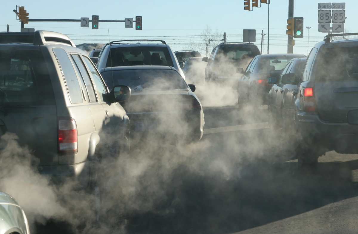 Diferença no impacto ambiental entre um carro a gás e um carro a gasolina