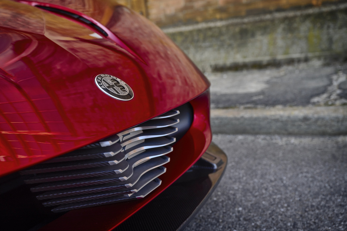 Alfa Romeo 33 Stradale grelha frontal