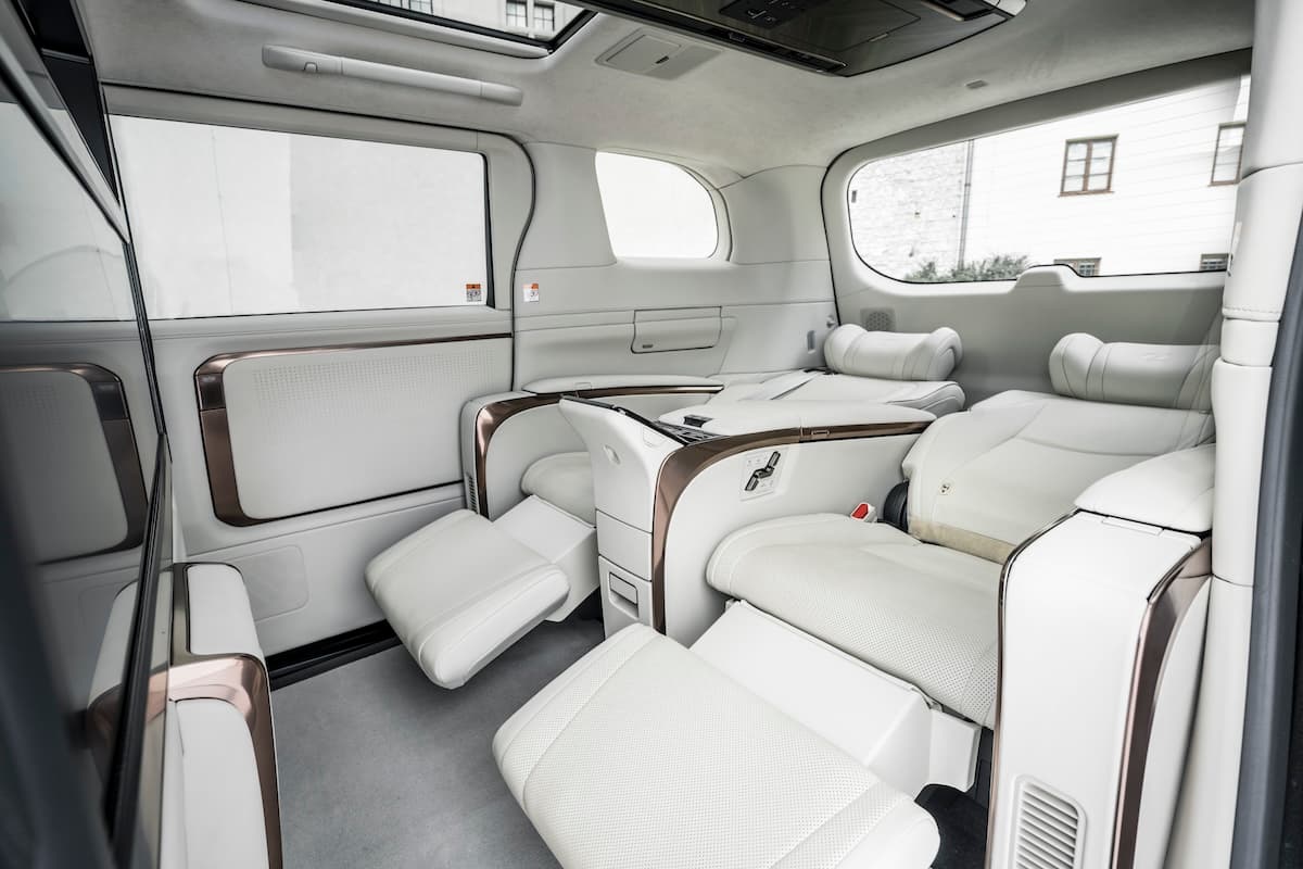 Lexus LM 350h bancos