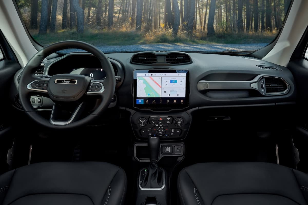 Jeep Renegade 2024 cockpit