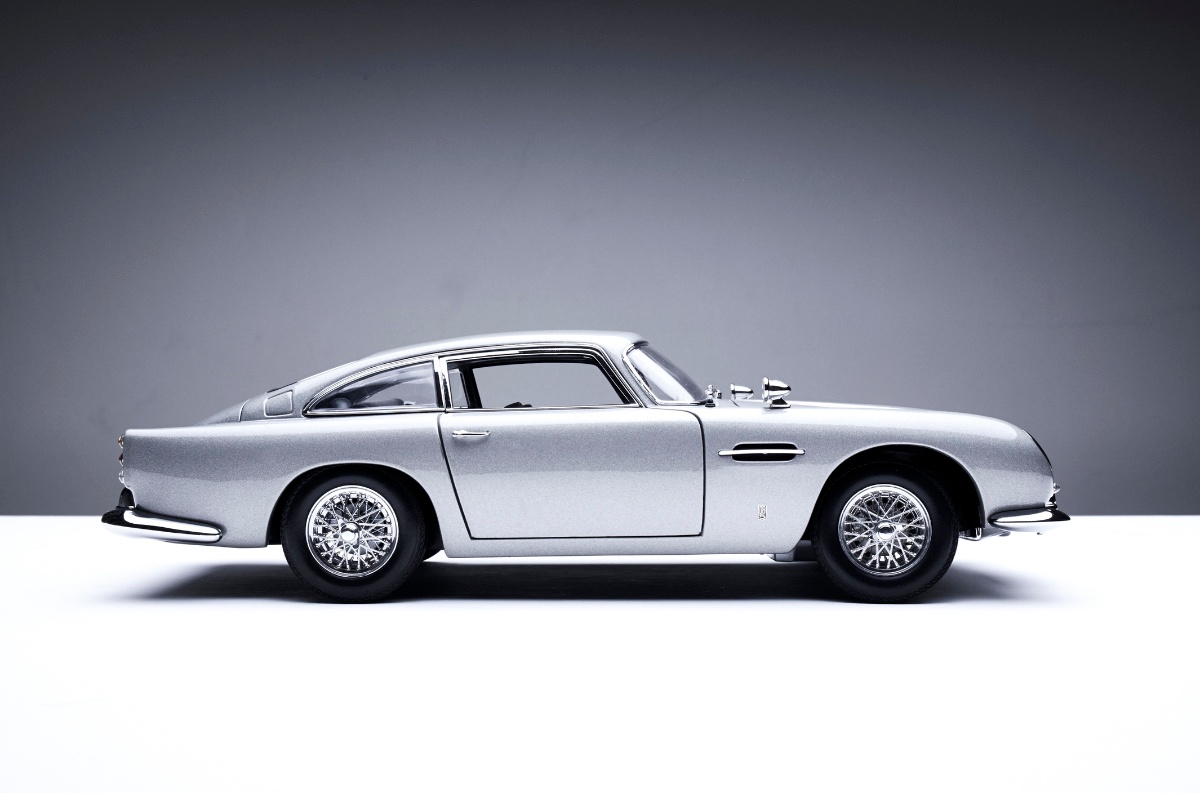 aston martin bd5