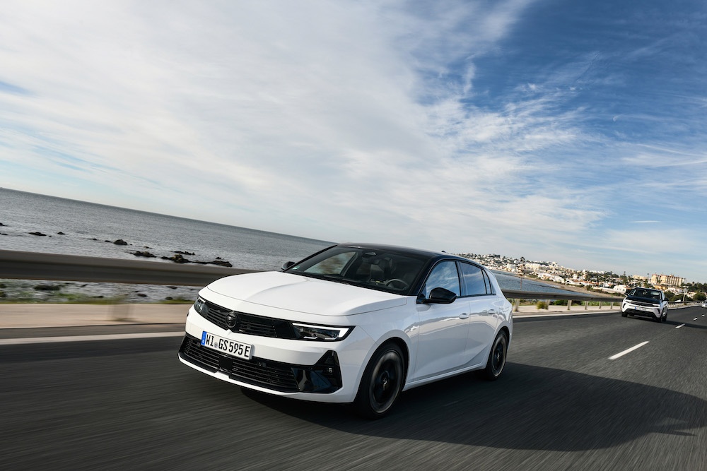 Opel Astra GSE frente