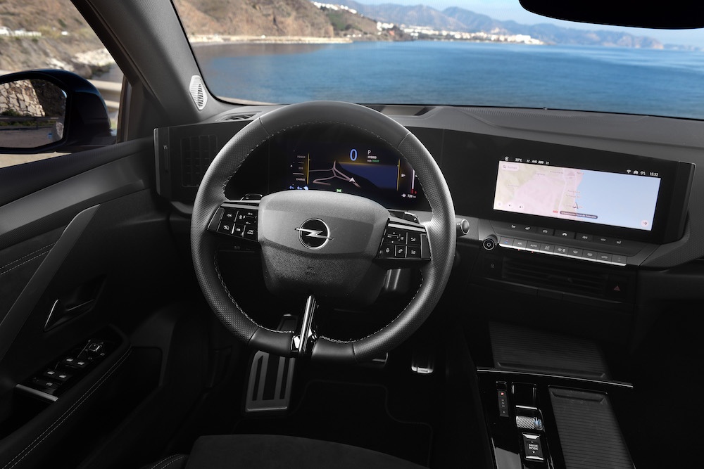 Opel Astra GSE interior