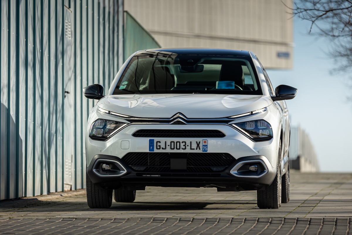 Citroën C4 X frente