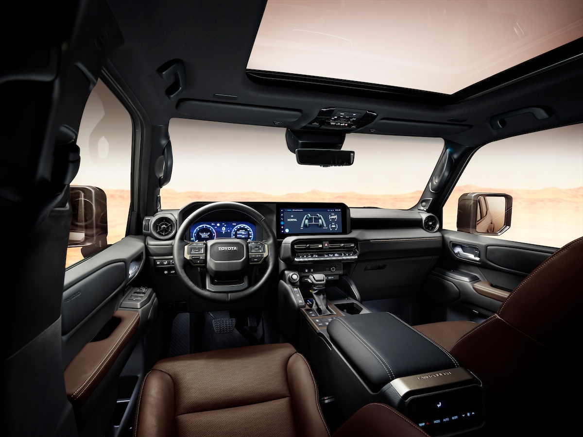 novo Land Cruiser interior