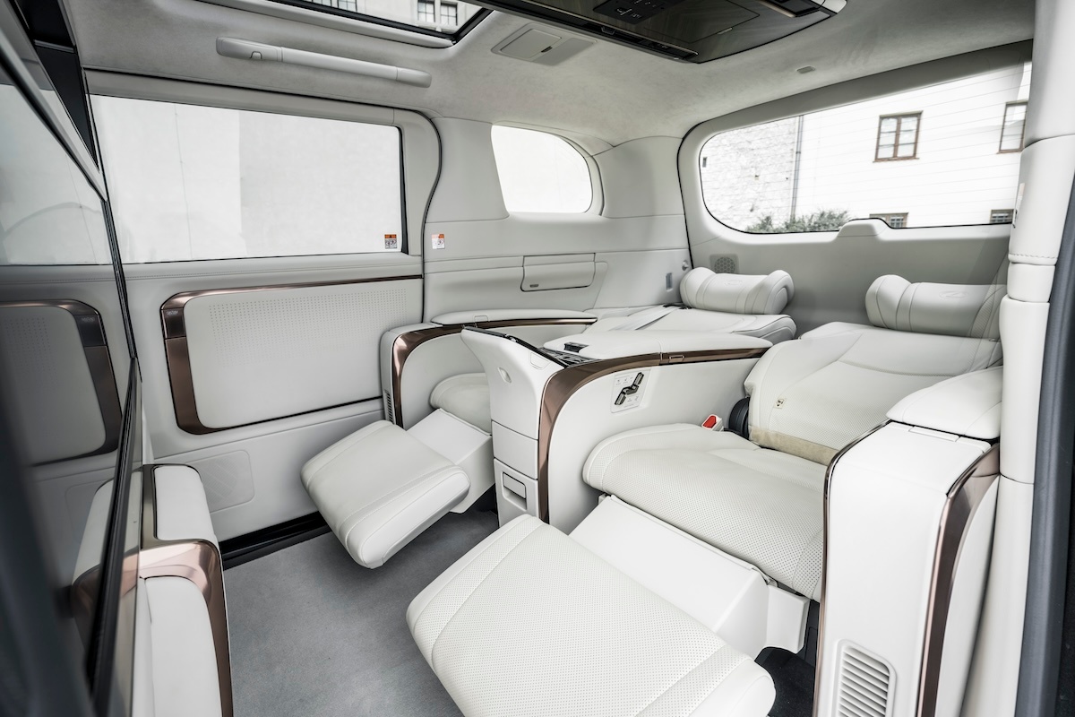 Lexus LM 350h bancos