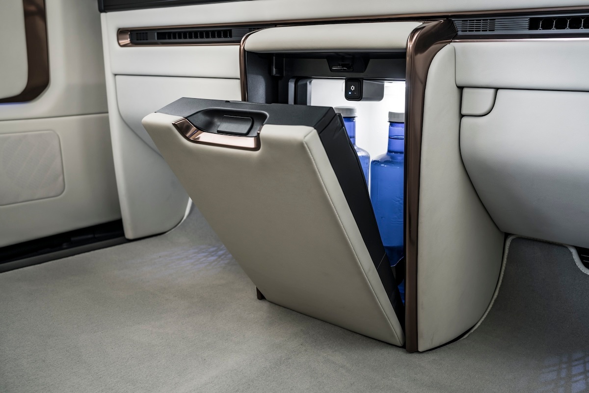 Lexus LM 350h interior