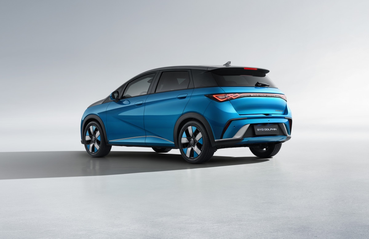 Novo BYD Dolphin lateral