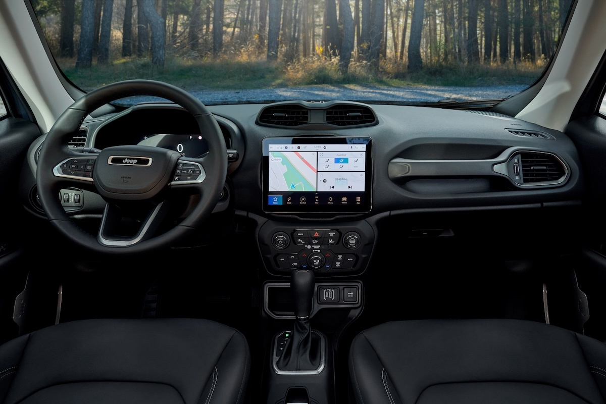 Jeep Renegade 2024 cockpit