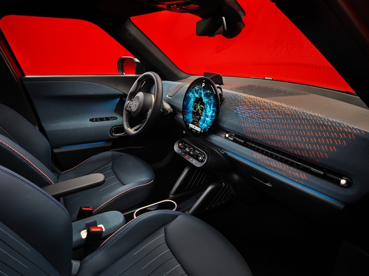 Novo Mini Aceman interior