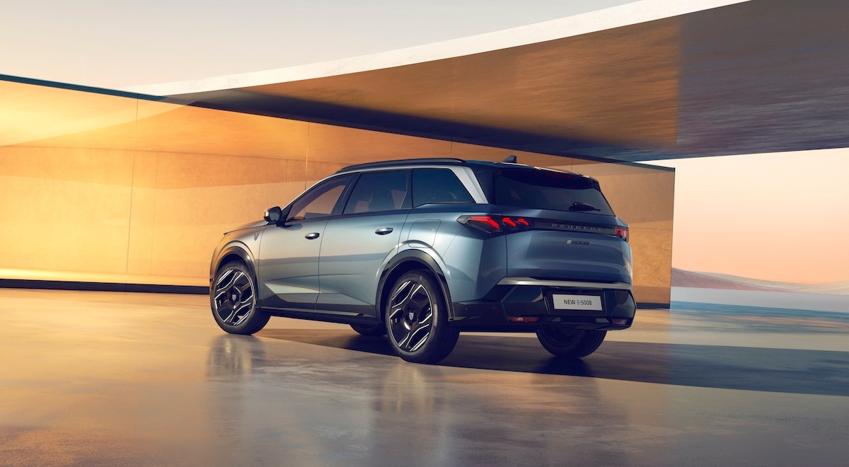 Novo Peugeot 5008 híbrido