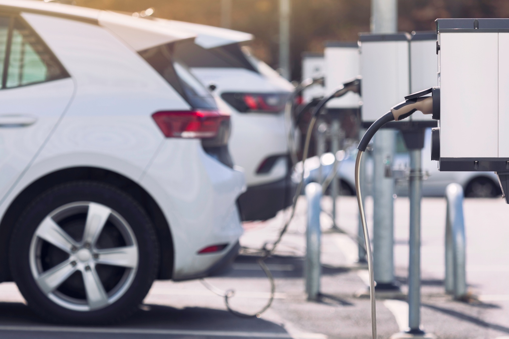 carros elétricos a carregar