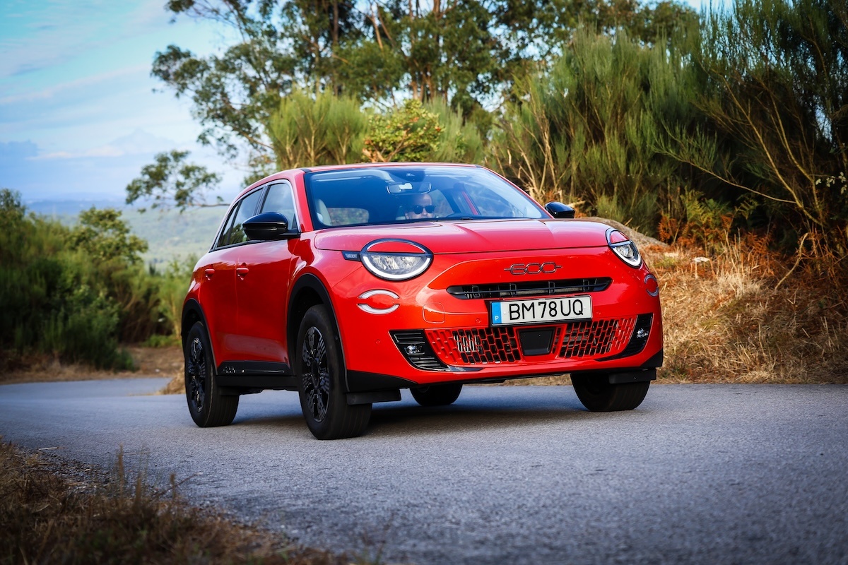 Novo Fiat 600 Hybrid red