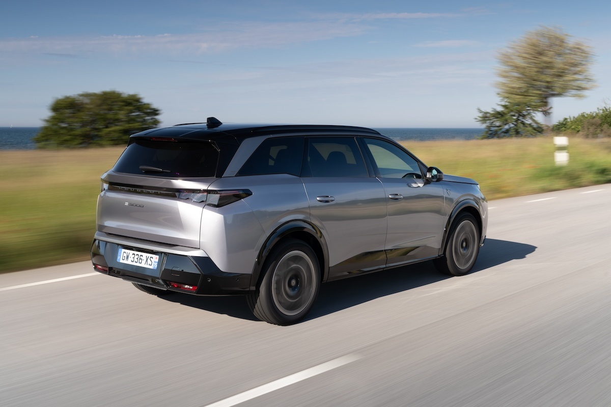 Peugeot E-5008