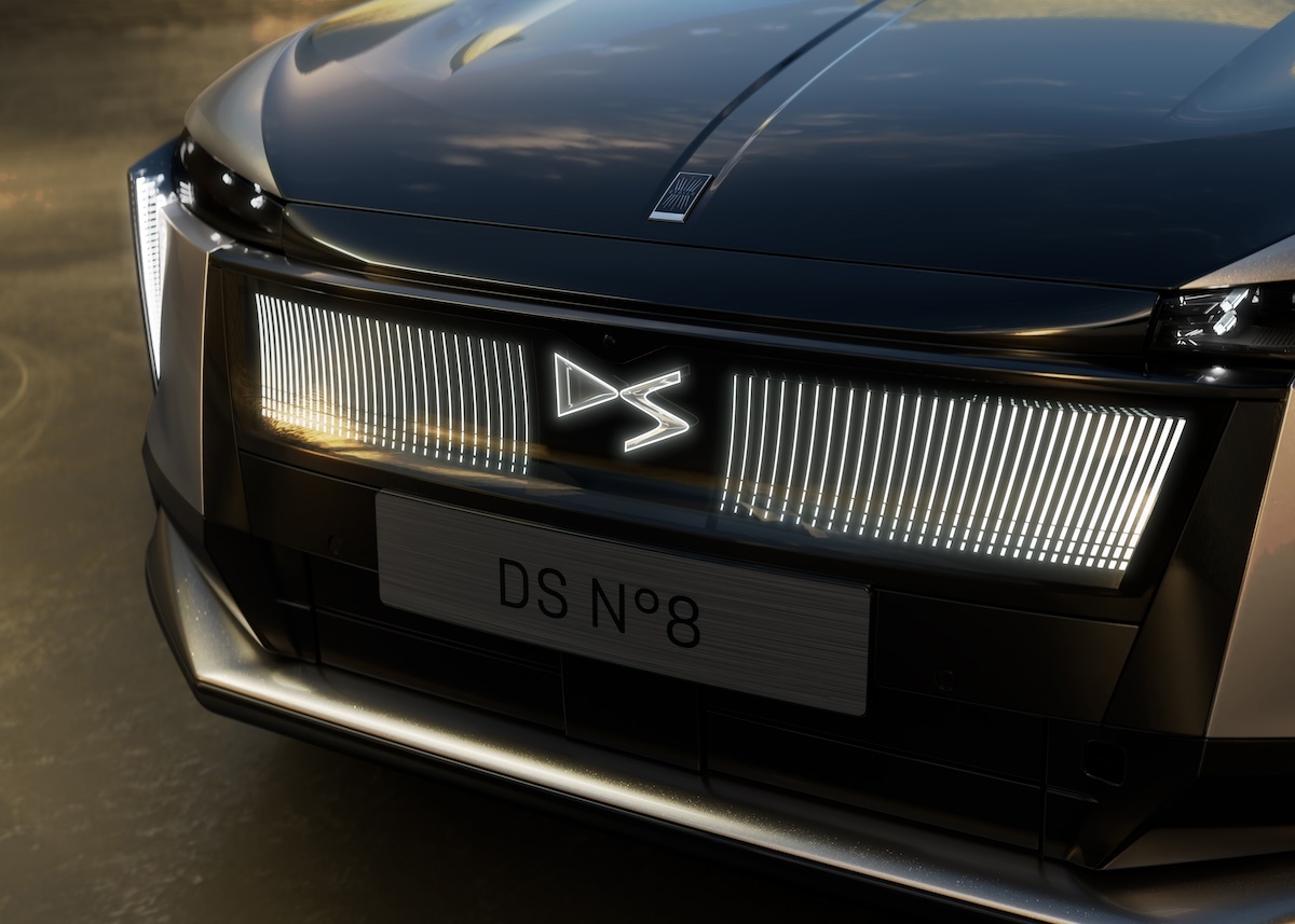 Novo DS 8 frente