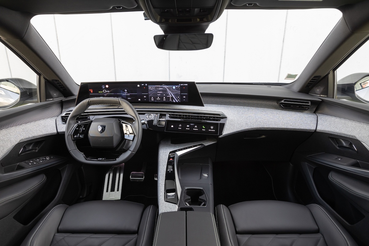 Peugeot E-3008 interior