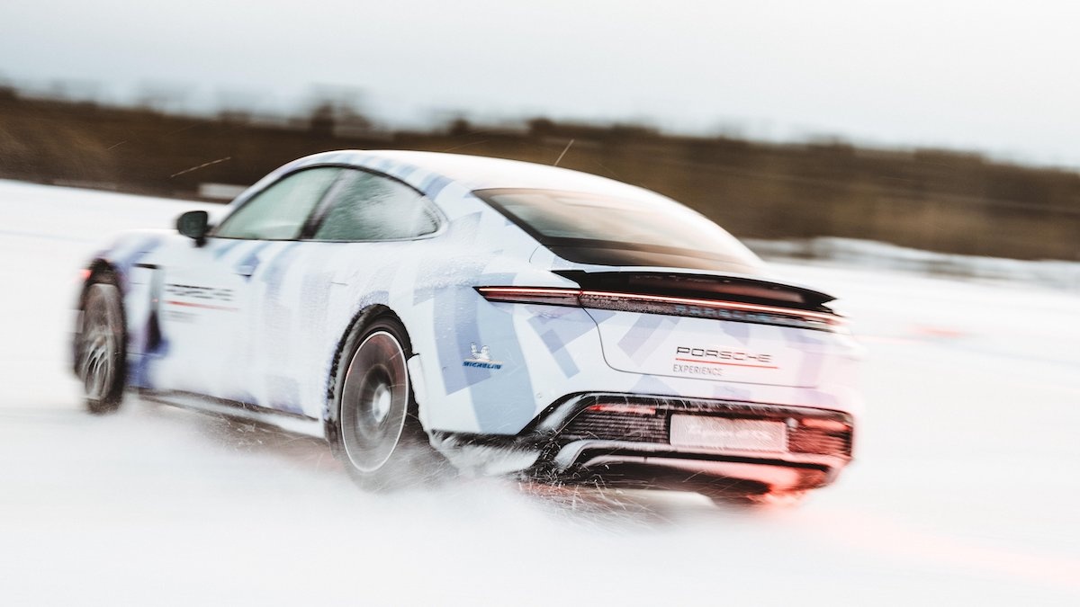 Porsche Taycan gelo