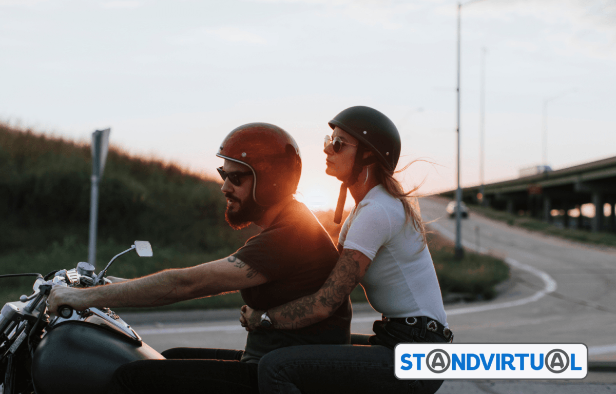 casal a andar de mota casal a andar de mota