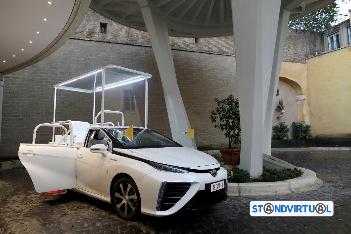 Papa Francisco recebe Papamóvel a hidrogénio