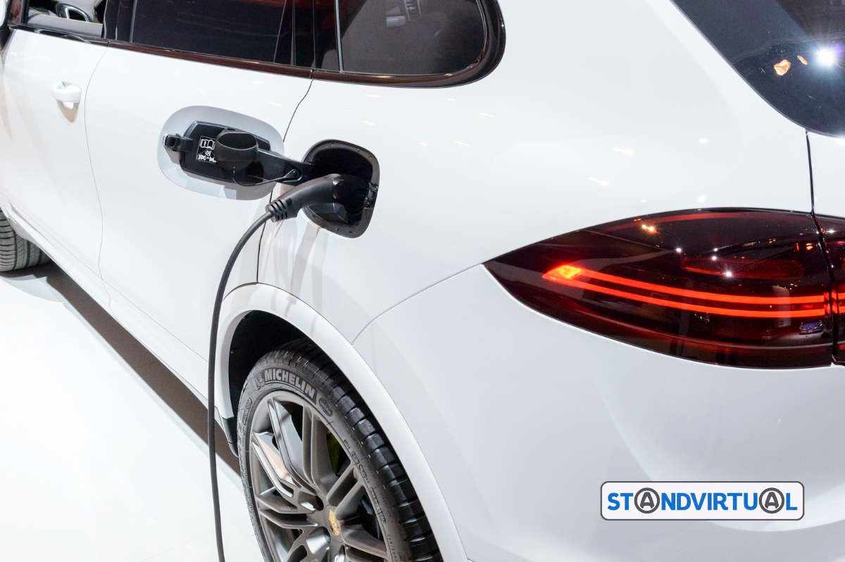 Carros híbridos e plug-in corte nos incentivos fiscais