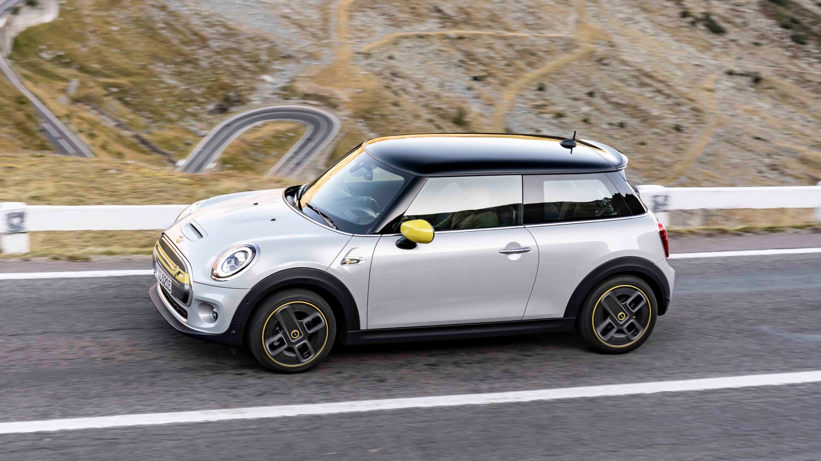 Mini Cooper SE carro elétrico novo Standvirtual