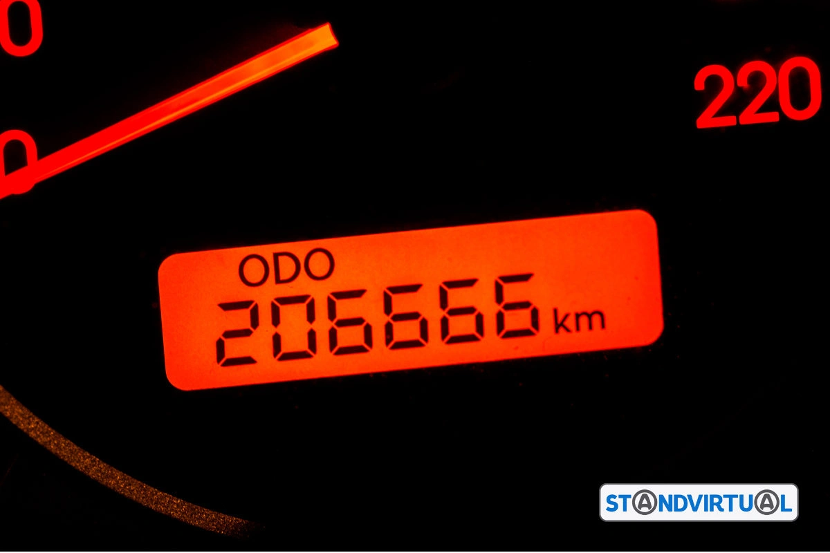 Comprar carro usado mais importante a quilometragem ou a idade