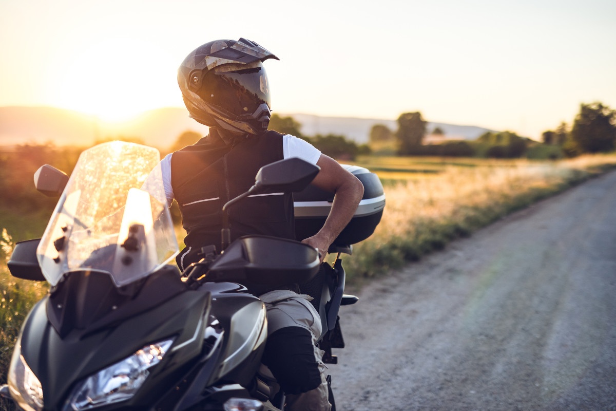 tudo o que precisa de saber para uma viagem de moto a solo