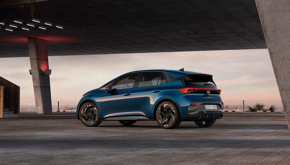 5 carros desportivos elétricos novos