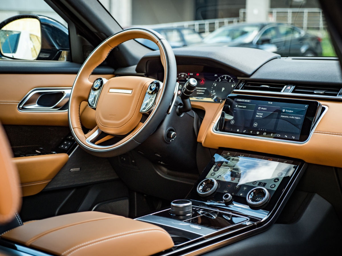 5 dicas para vender carros de luxo no seu stand