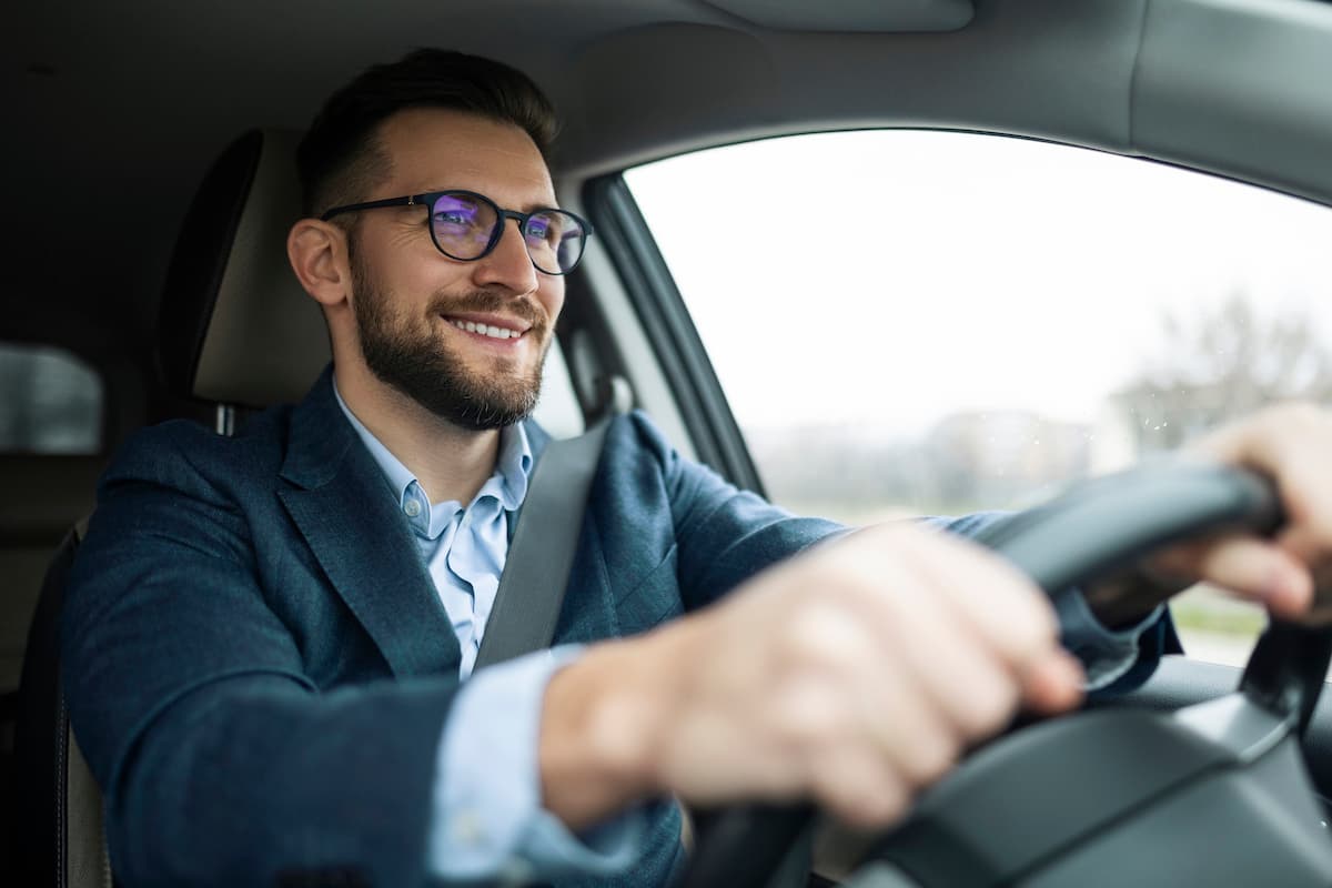 Fim do dístico do seguro no vidro do carro