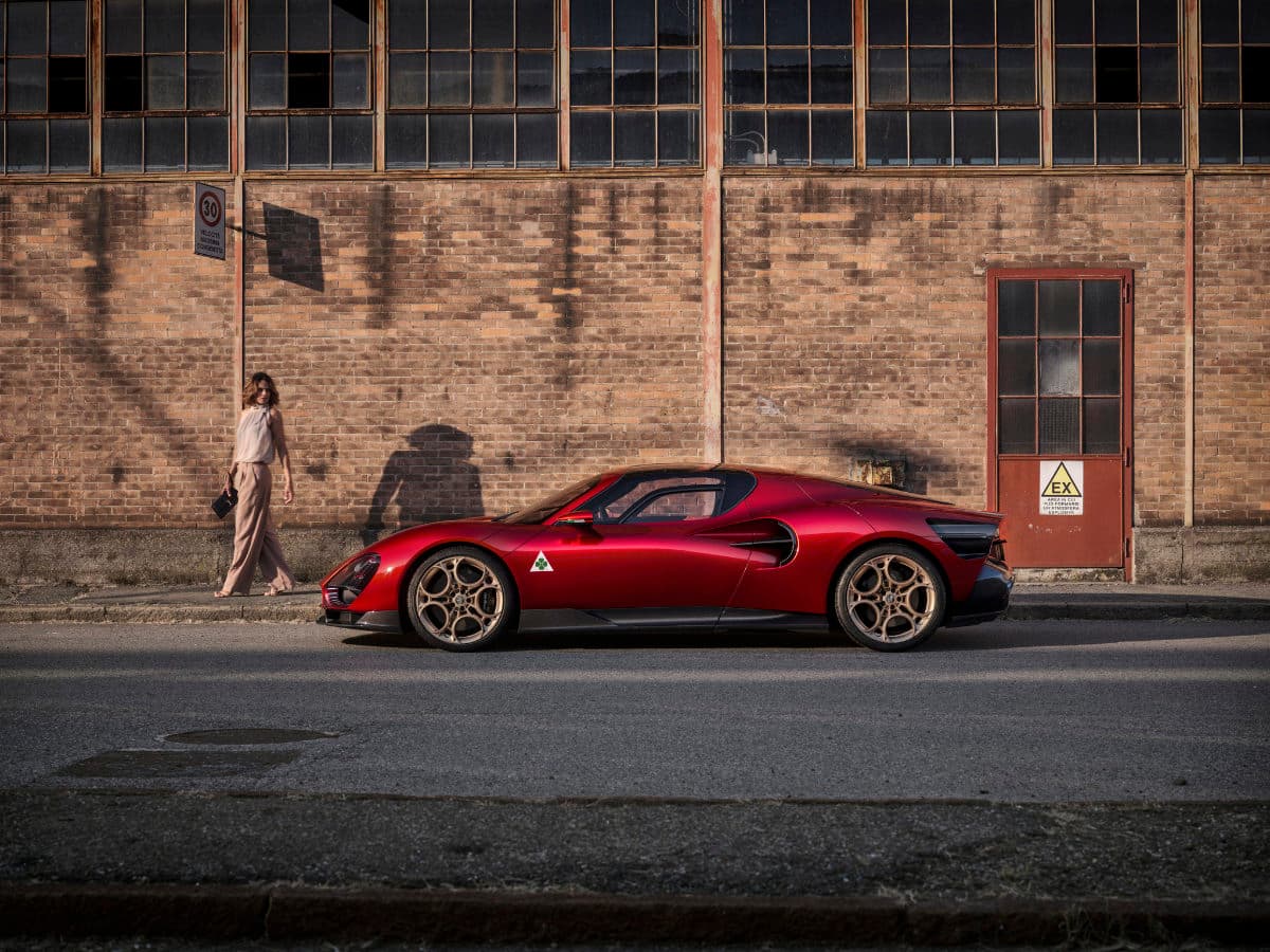 Alfa Romeo 33 Stradale Standvirtual