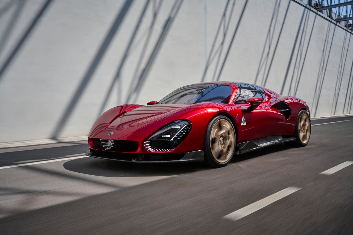 Novo Alfa Romeo 33 Stradale Standvirtual