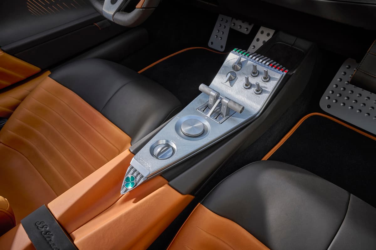 Novo Alfa Romeo 33 Stradale interior