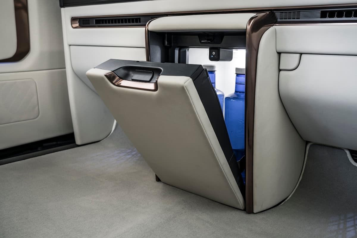 Lexus LM 350h interior