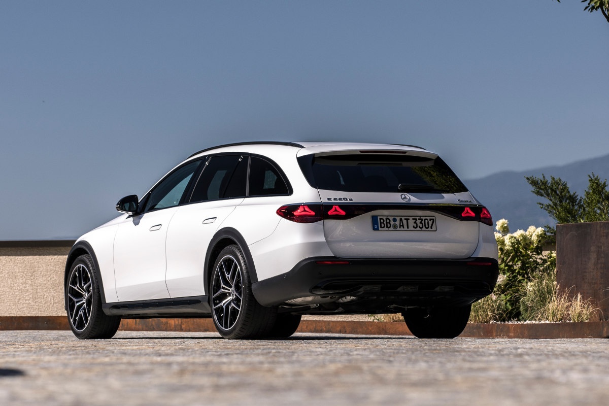 Novo Mercedes classe E All-terrain branco