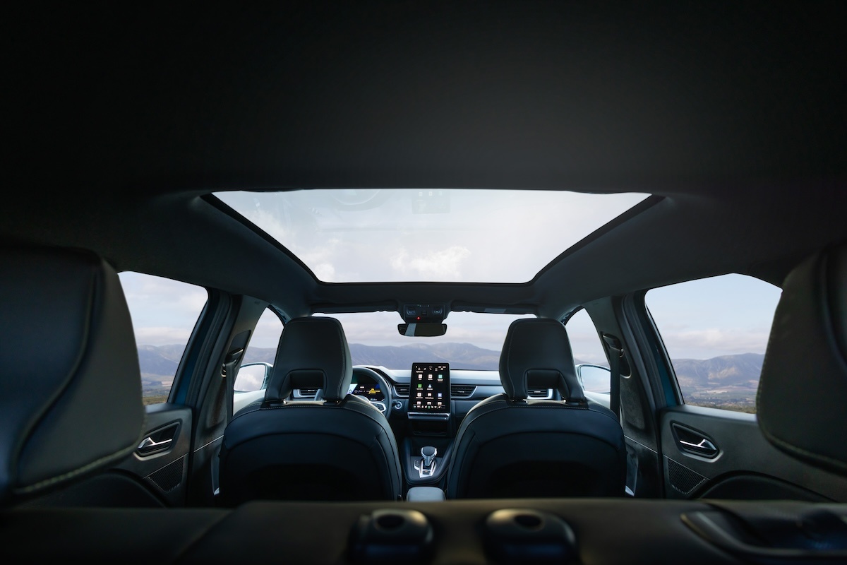 Novo Renault Symbioz teto panorâmico