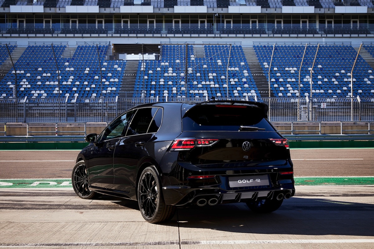 Novo Volkswagen Golf R Black Edition traseira