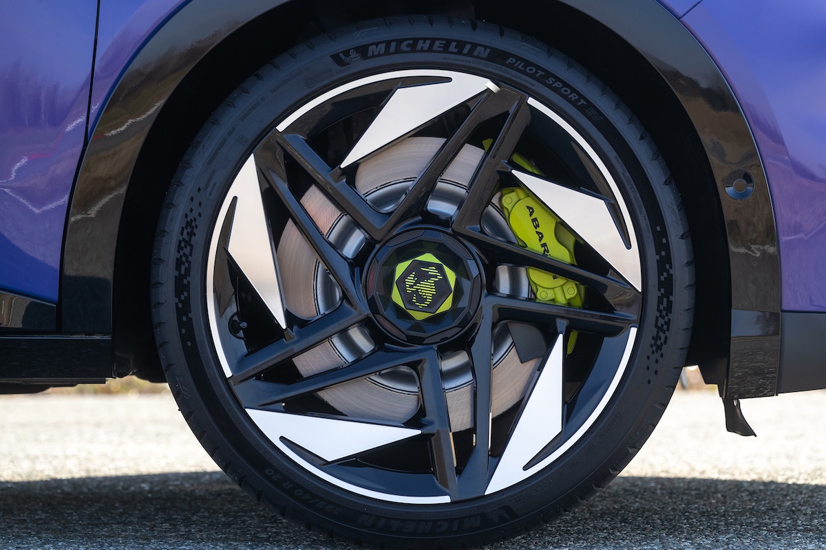 Abarth 600e detalhe