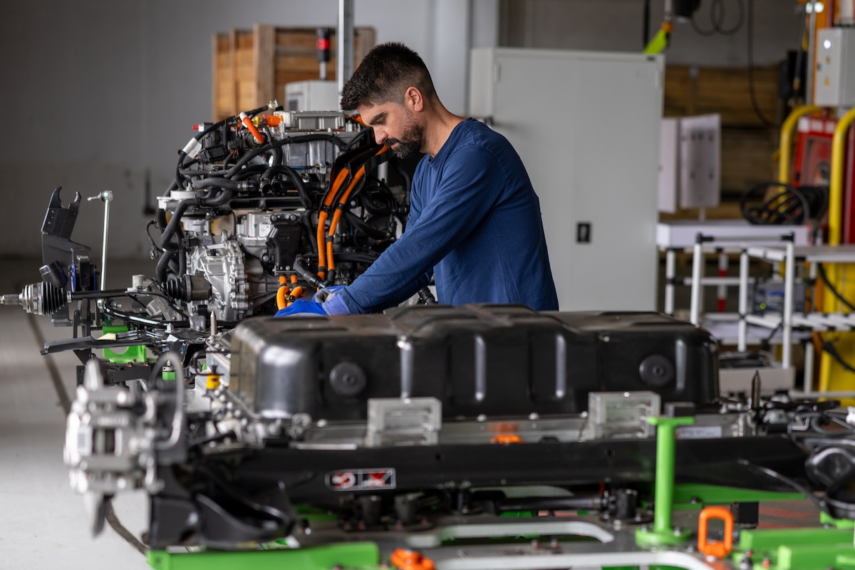 Stellantis inicia producao de veiculos eletricos na fabrica de Mangualde