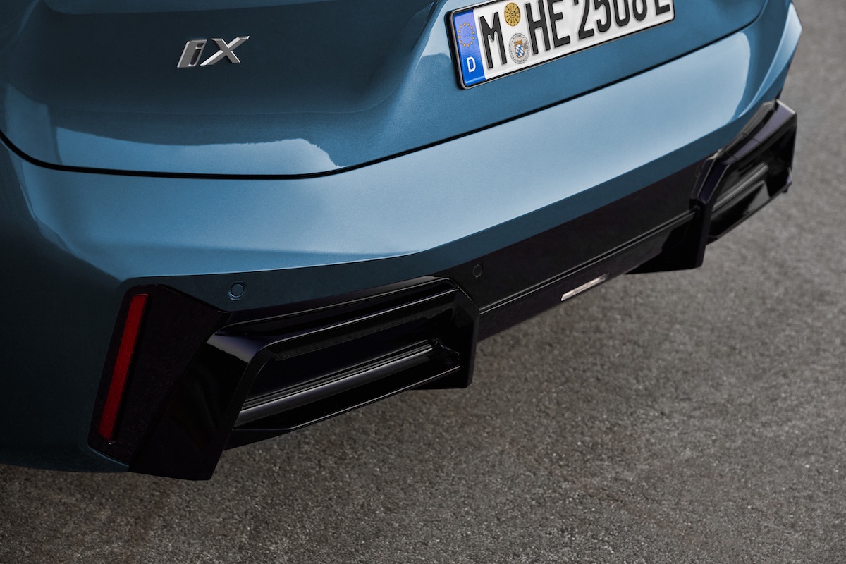 design exterior bmw ix artic race blue metallic