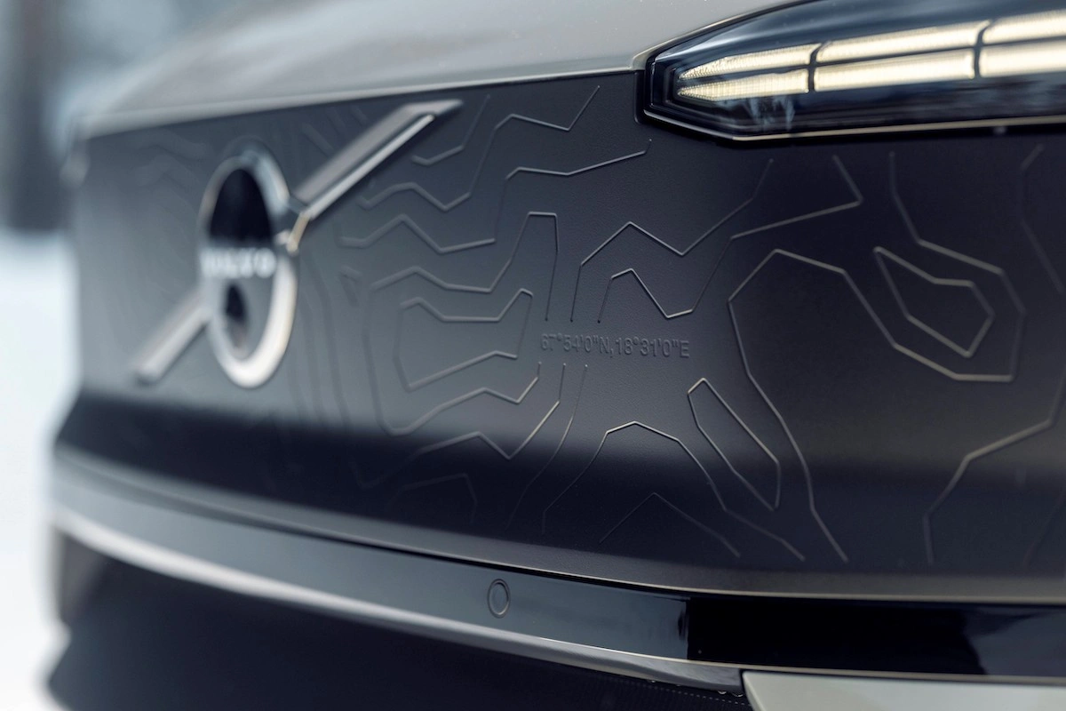 Volvo EX30 Cross Country exterior design frente