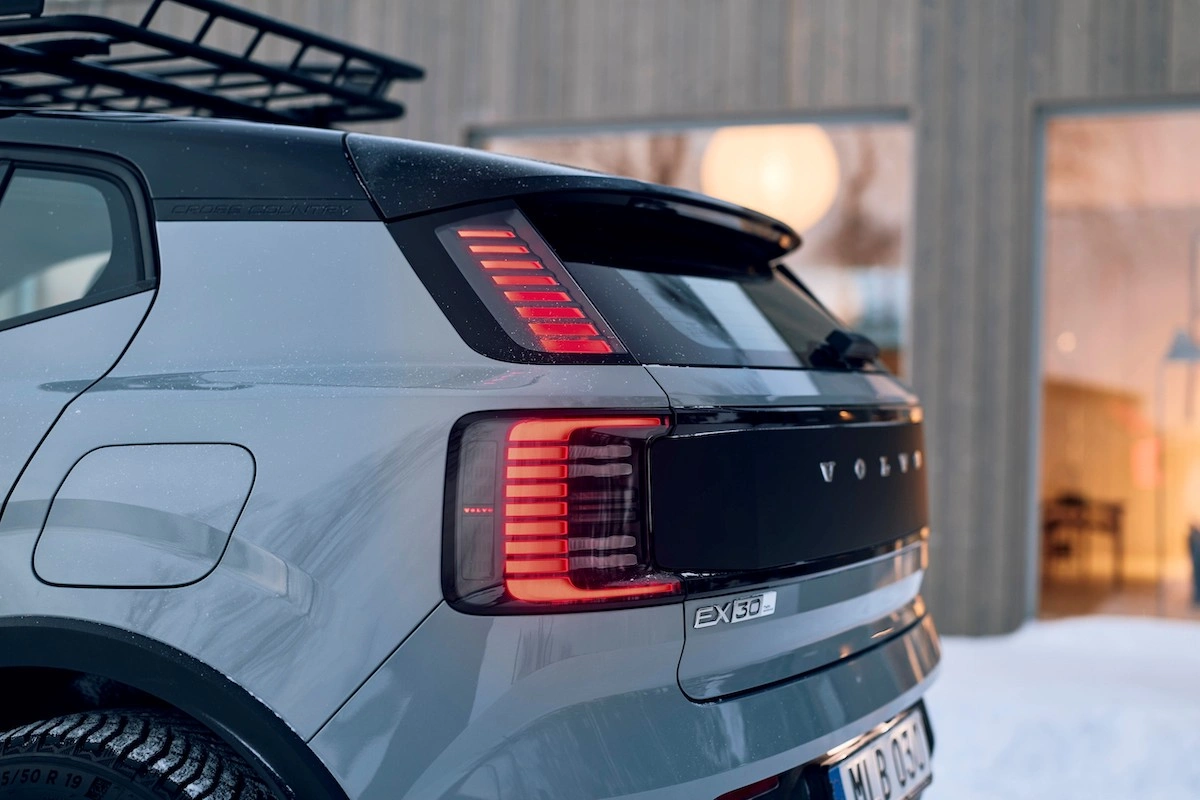 Volvo EX30 Cross Country exterior