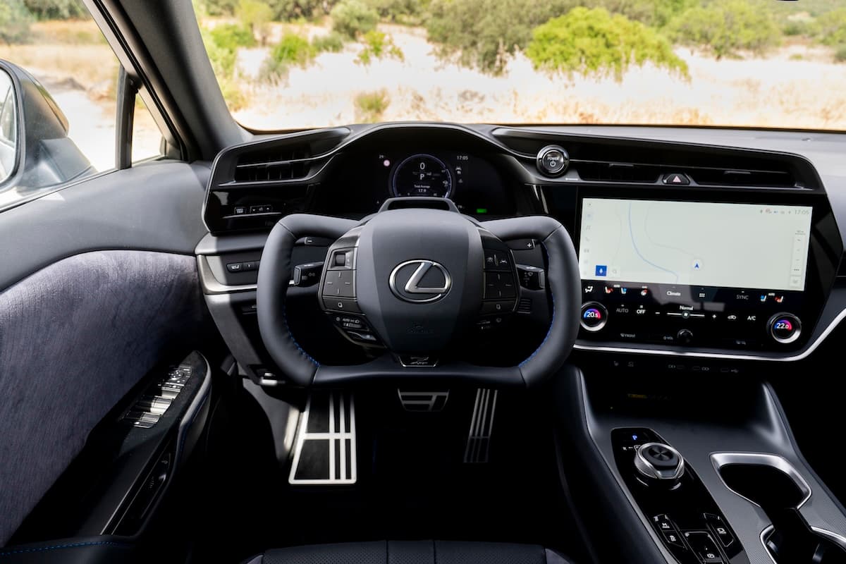 Novo Lexus volante One Motion Grip