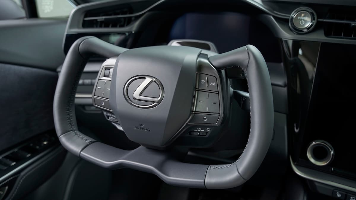 Volante Lexus RZ 2026