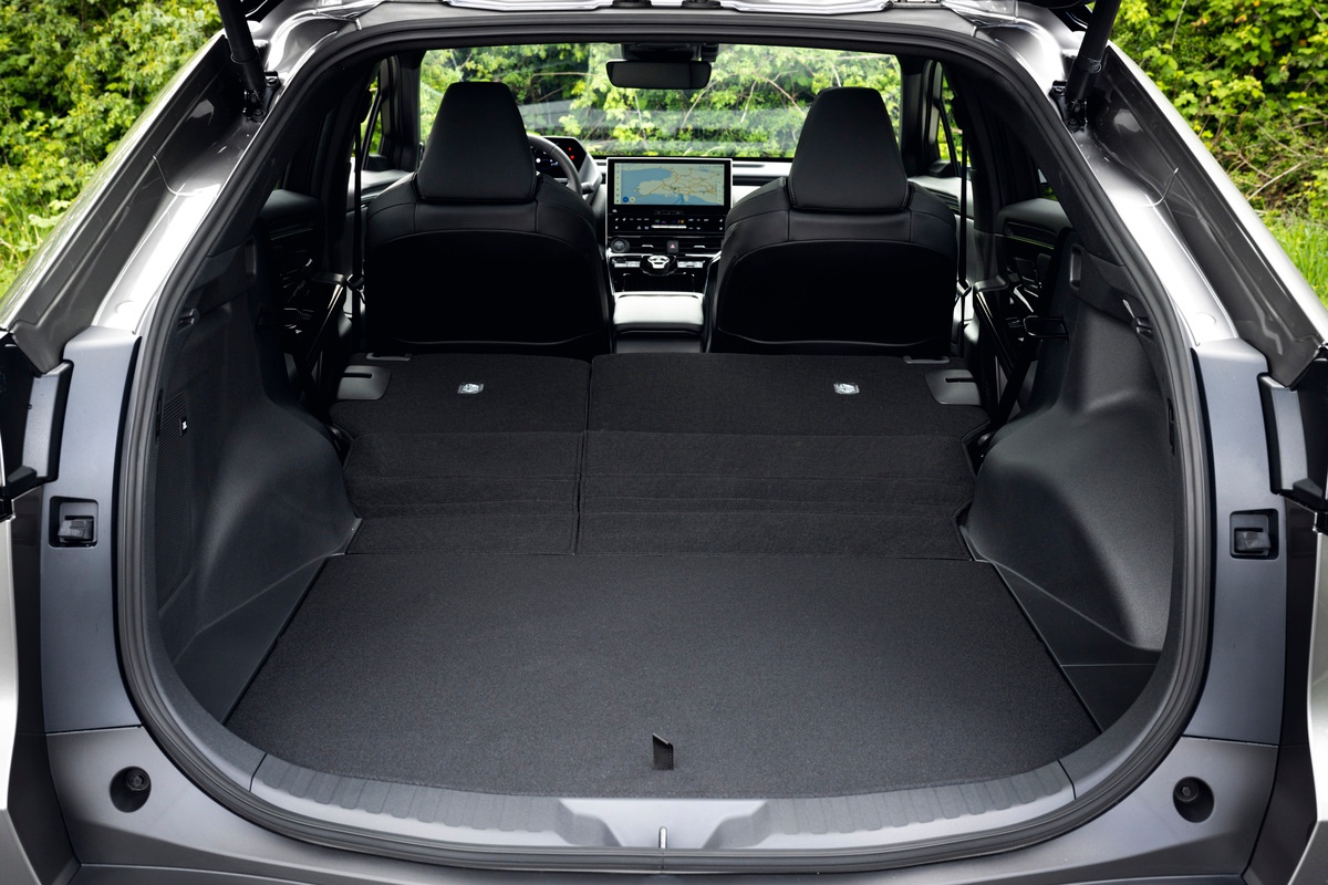 Bagageira do novo Toyota bZ4X em configuração normal