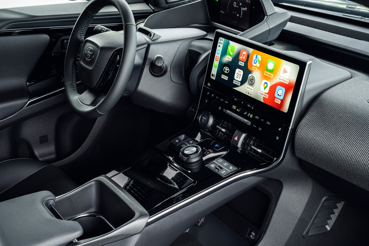 Interior dianteiro do novo Toyota bZ4X